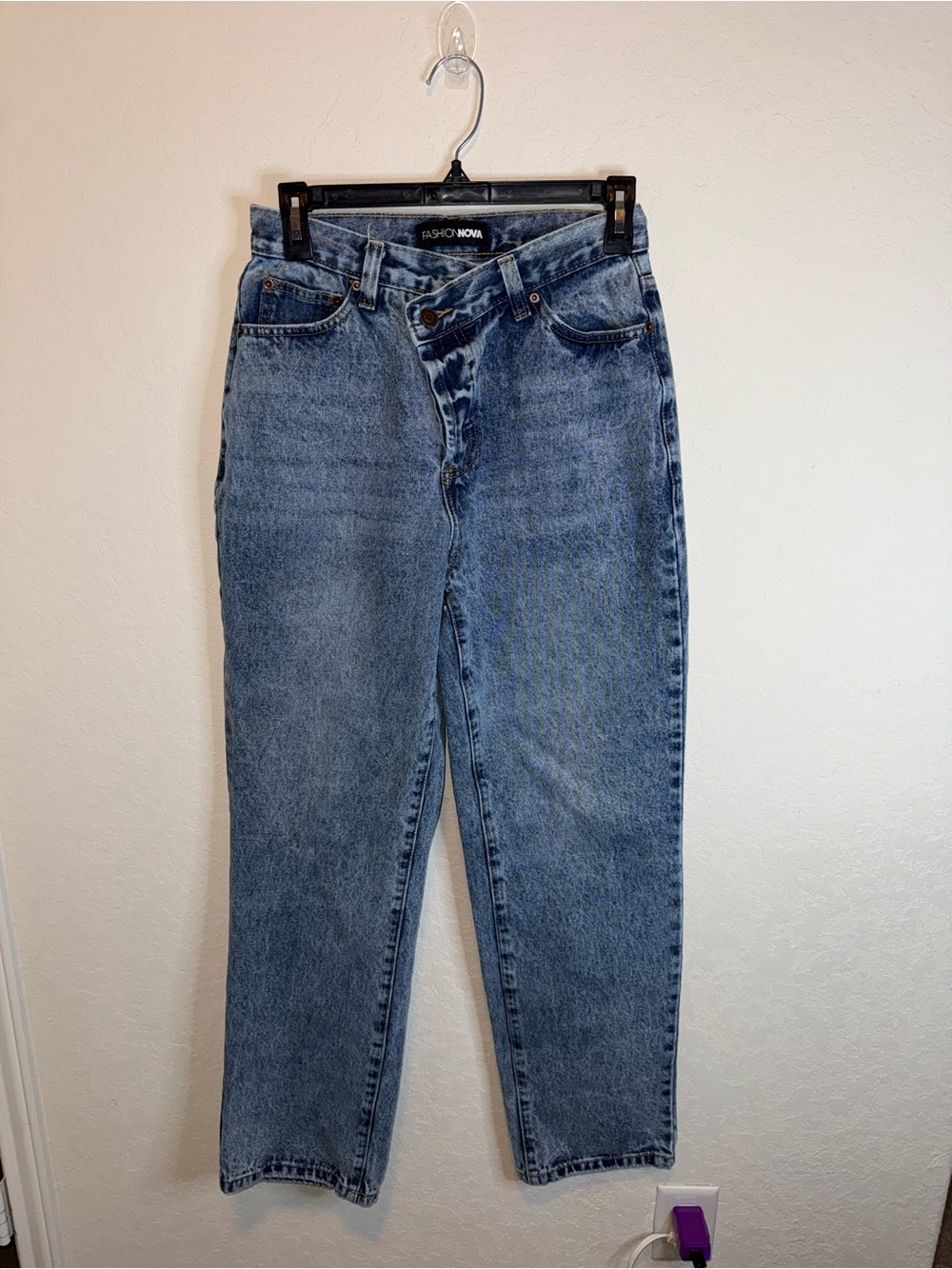 Women’s Fashion Nova straight leg jeans